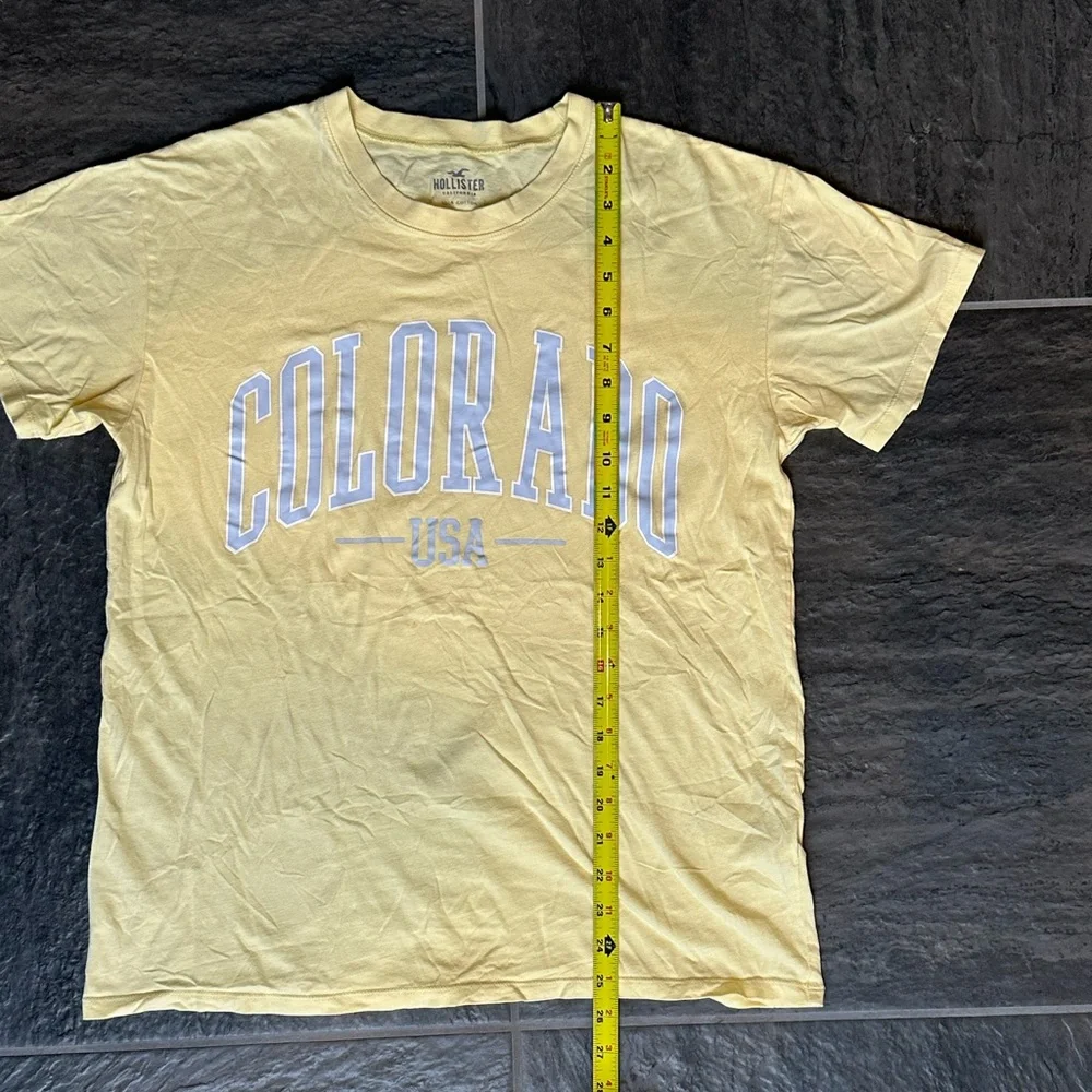 “COLORADO” Short Sleeve Tee from Hollister size XS in Pale Yellow Purple Letters - Picture 5 of 7